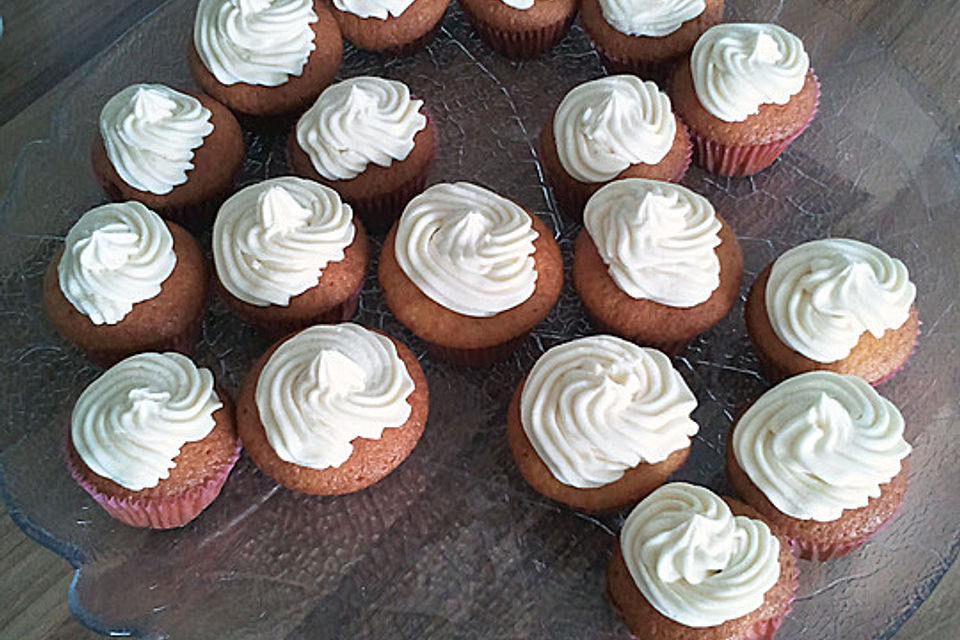 Vanille-Cupcakes mit Buttercreme