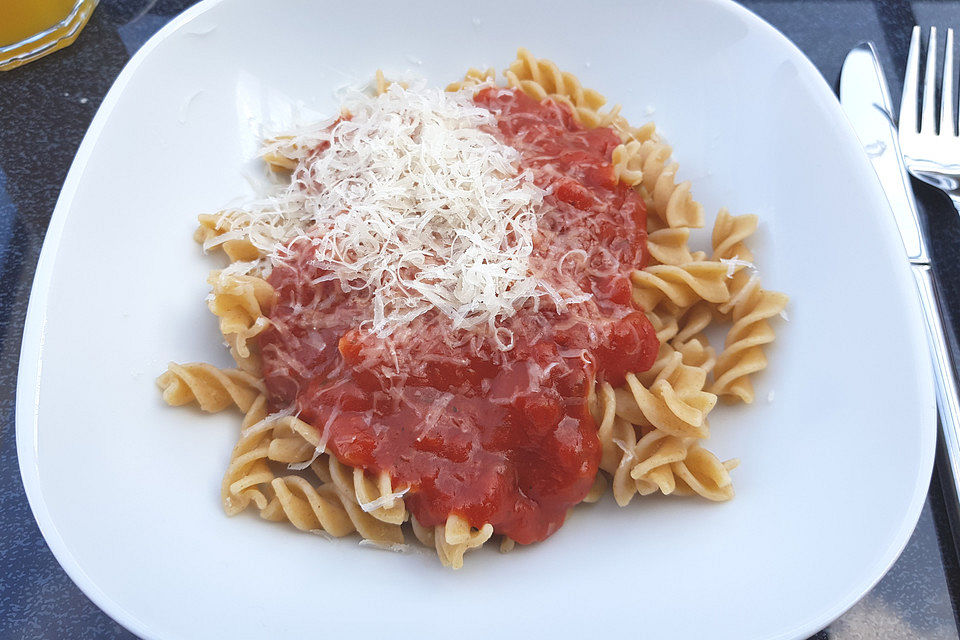 Pasta al pomodoro casalinga