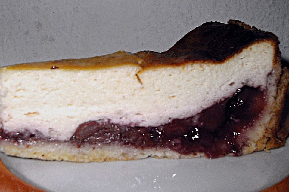 Kirschkäsetorte mit Mandelrand