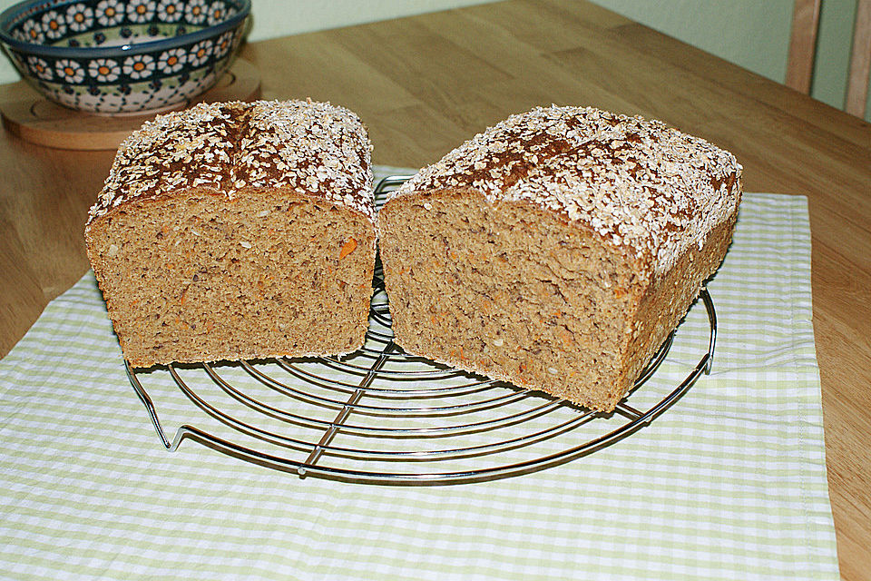 Körniges Dinkel-Möhren-Brot