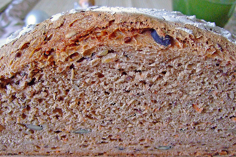 Körniges Dinkel-Möhren-Brot