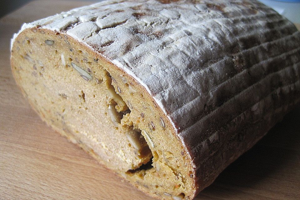 Körniges Dinkel-Möhren-Brot