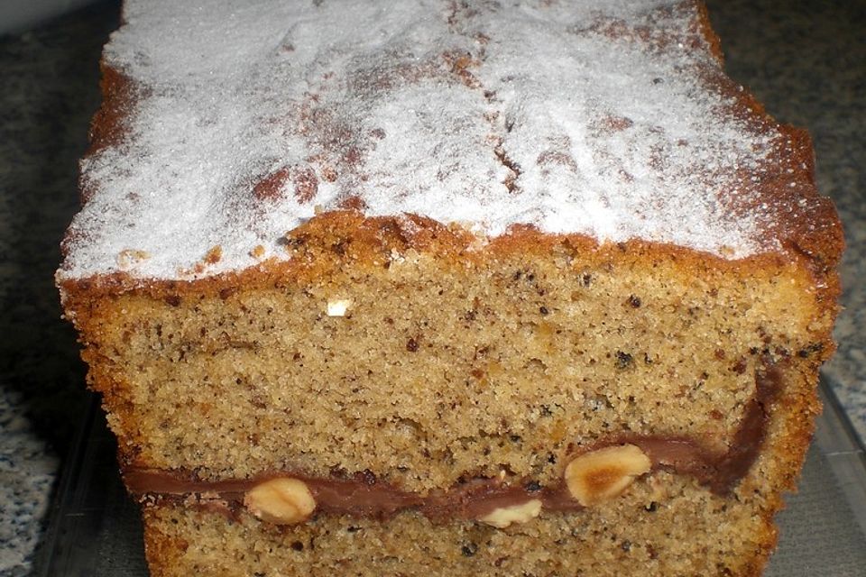 Haselnusskuchen mit raffiniertem Inhalt