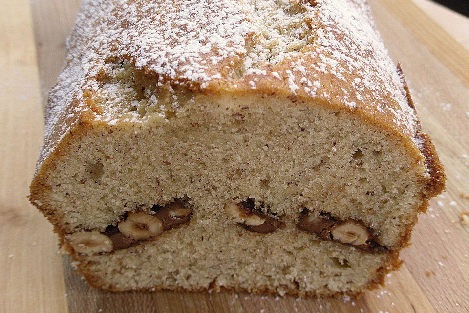 Haselnusskuchen mit raffiniertem Inhalt