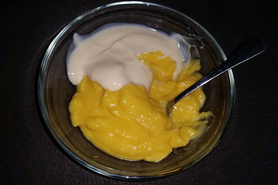 Fruchtig süßer Mangopudding