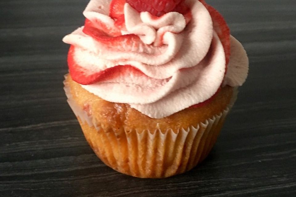 White Chocolate-Raspberry-Cupcakes