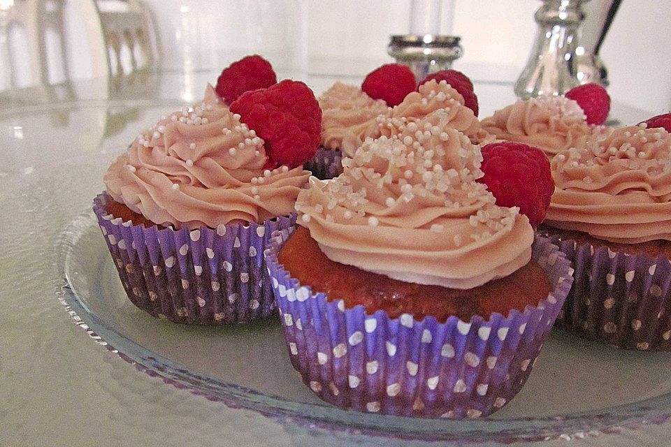 White Chocolate-Raspberry-Cupcakes