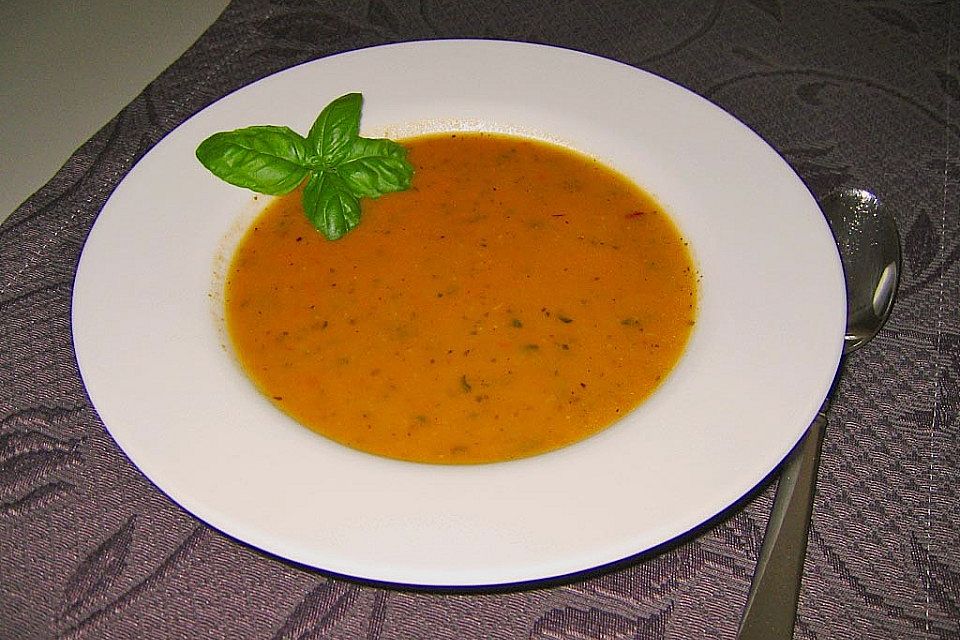 Leichte Zucchini-Tomaten Suppe