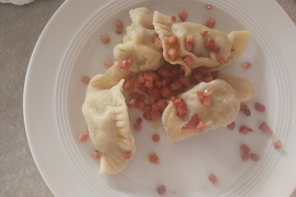 Piroggen mit Fleischfüllung