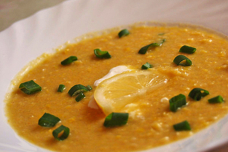 Mexikanische Maissuppe mit Zitrone