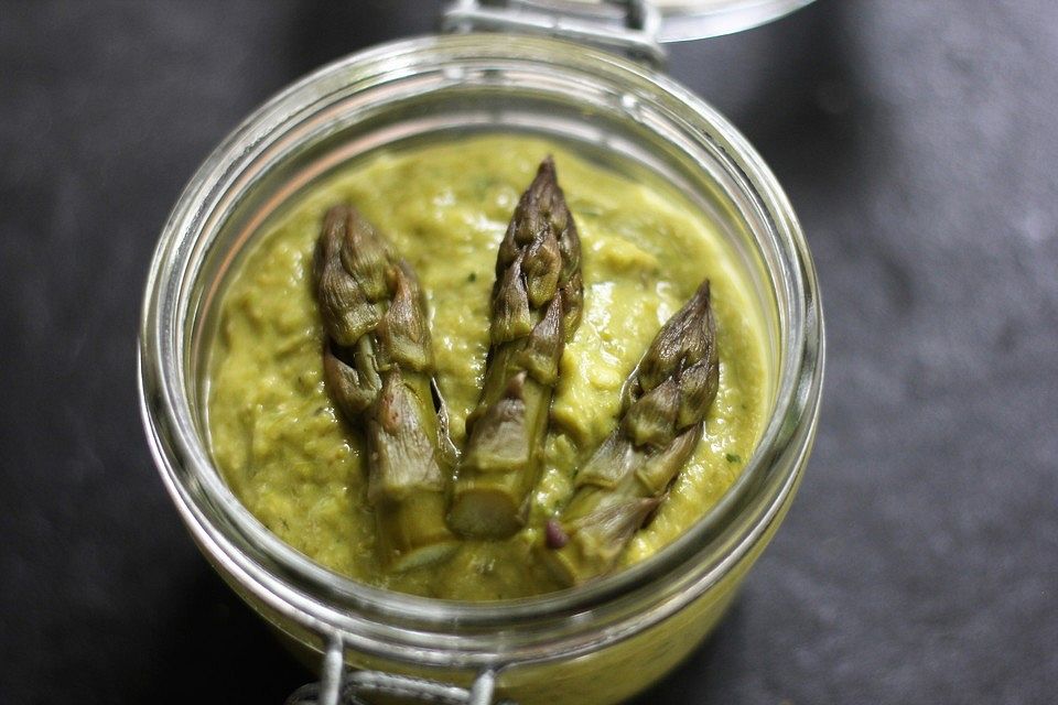 Grünes Spargelpesto