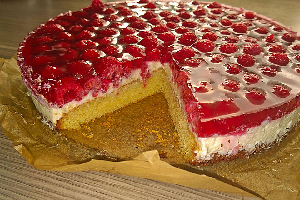 Himbeertorte mit Götterspeise