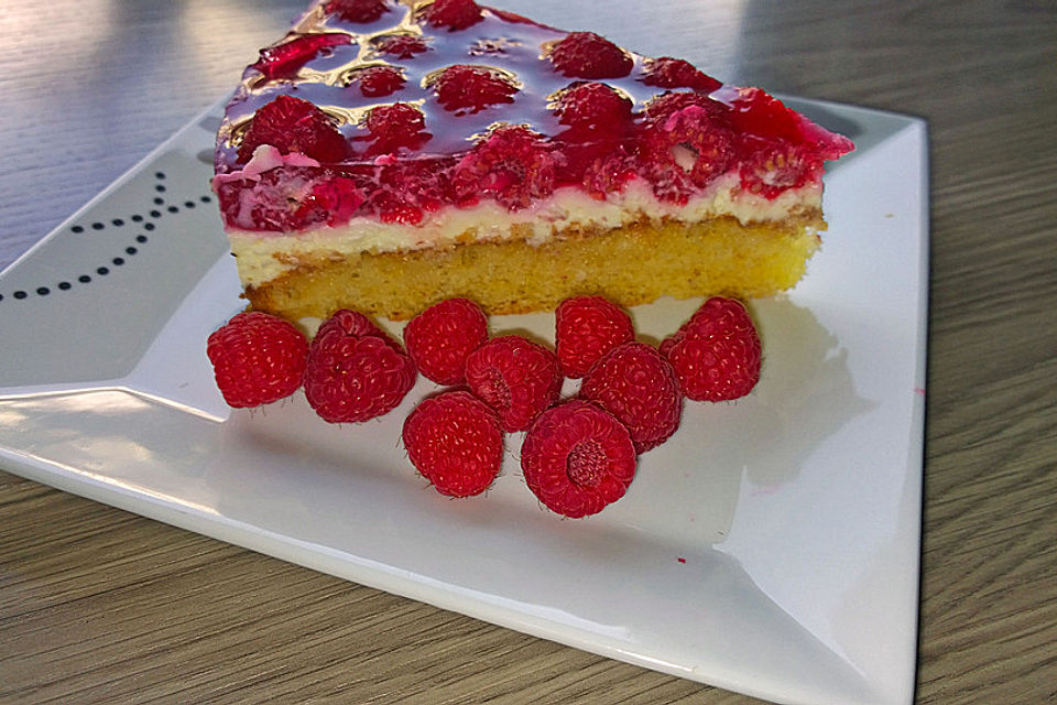 Himbeertorte mit Götterspeise