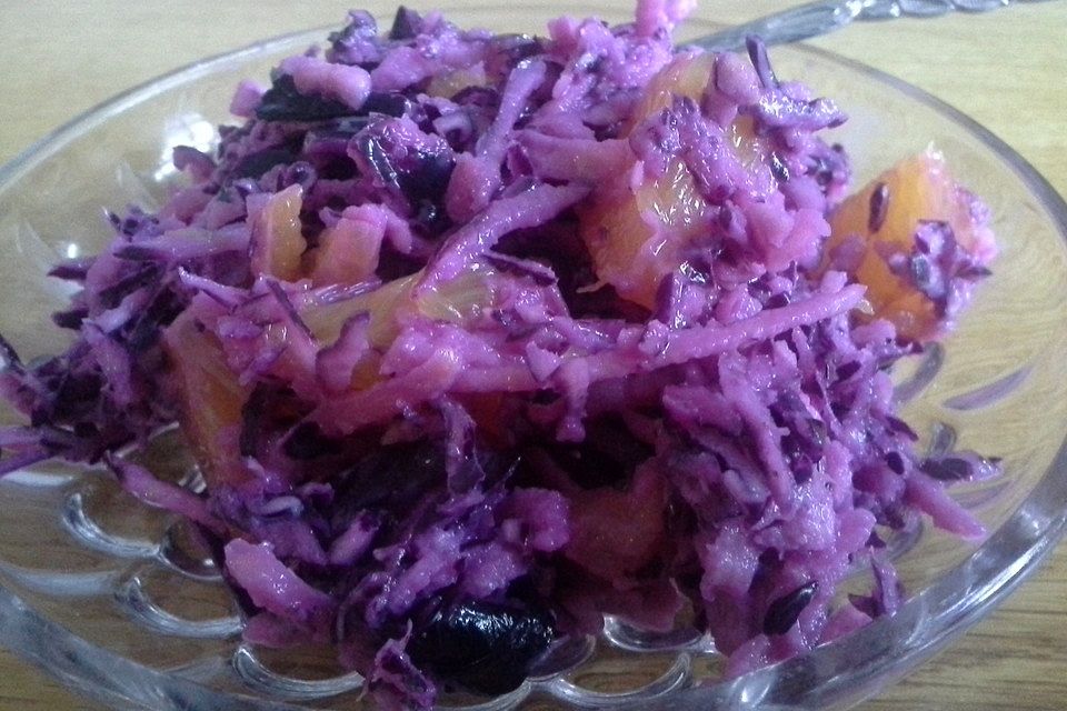 Blaukraut-Apfel-Orangensalat