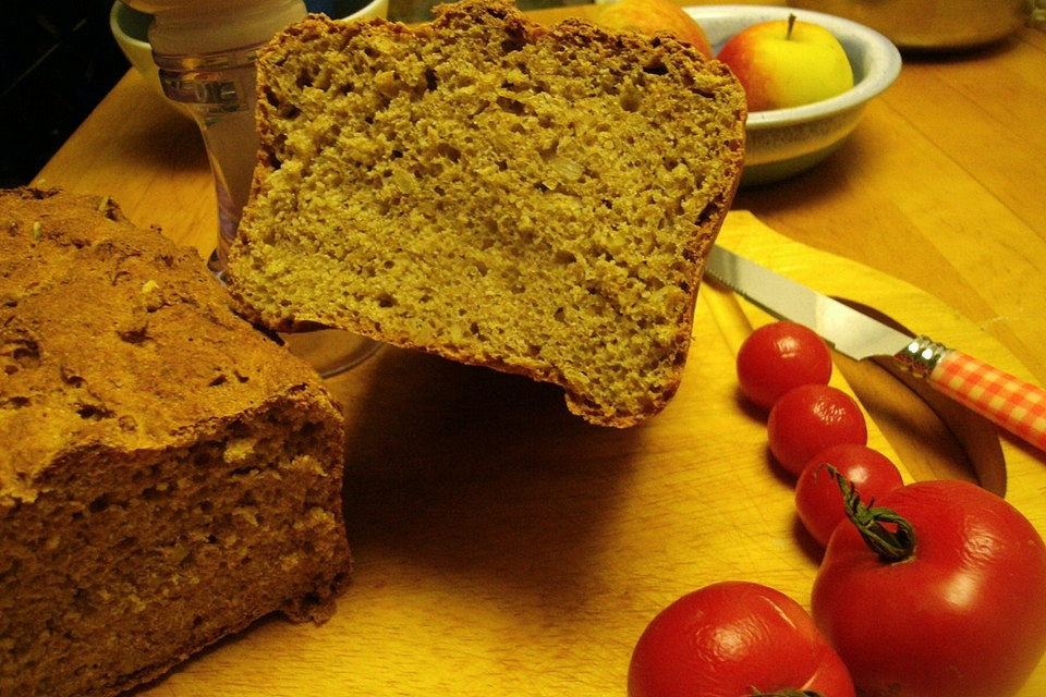 Einfaches Buttermilch-Vollkornbrot