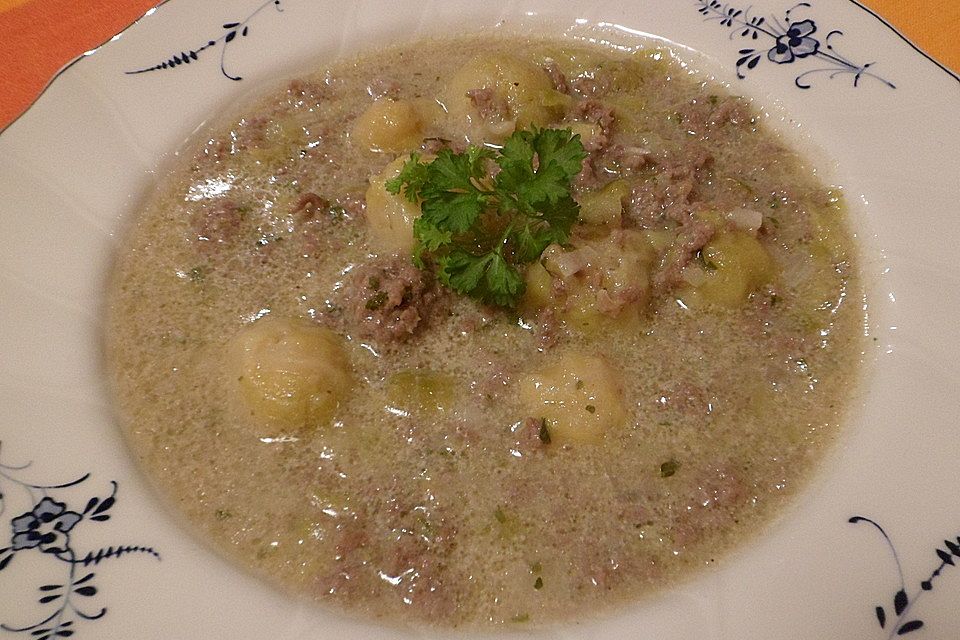 Hackfleisch-Rosenkohl-Suppe