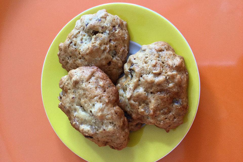 Oatmeal raisin cookies