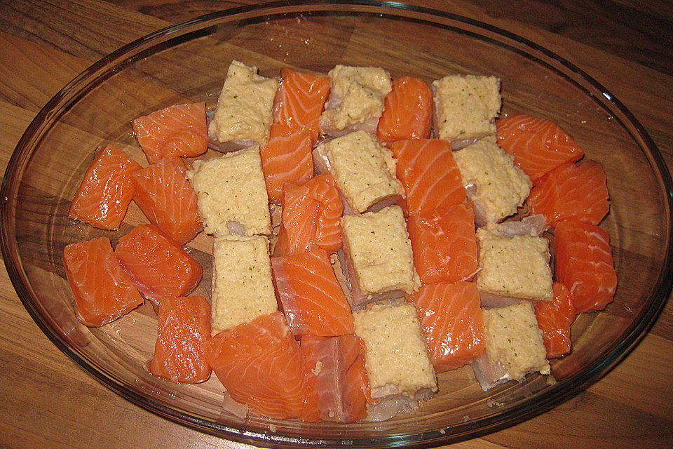 Lachs in Lachs-Sahnesauce