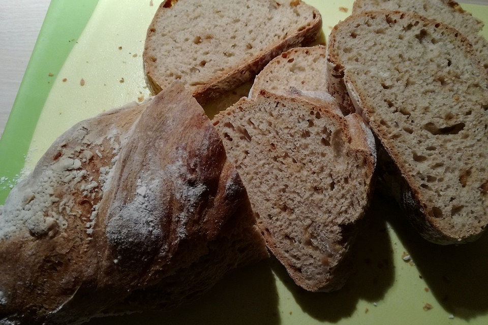 Zwiebelbaguette mit Dinkelmehl