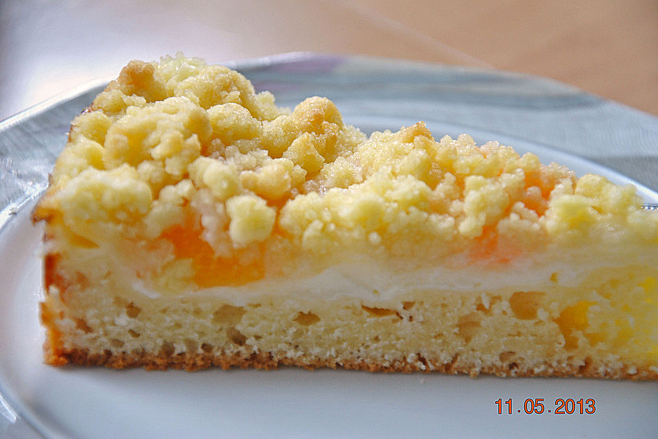 Aprikosen-Vanillecreme-Streusel Blechkuchen