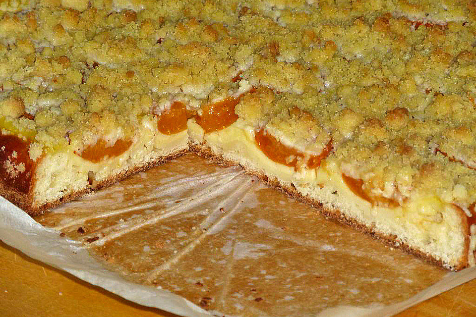 Aprikosen-Vanillecreme-Streusel Blechkuchen