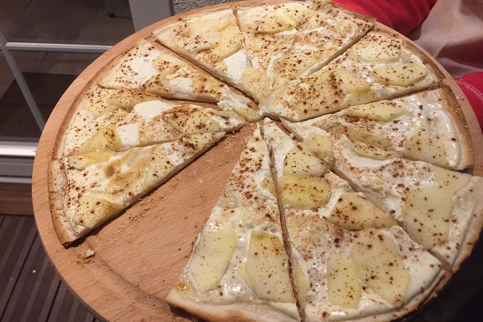 Flammkuchen mit Apfel