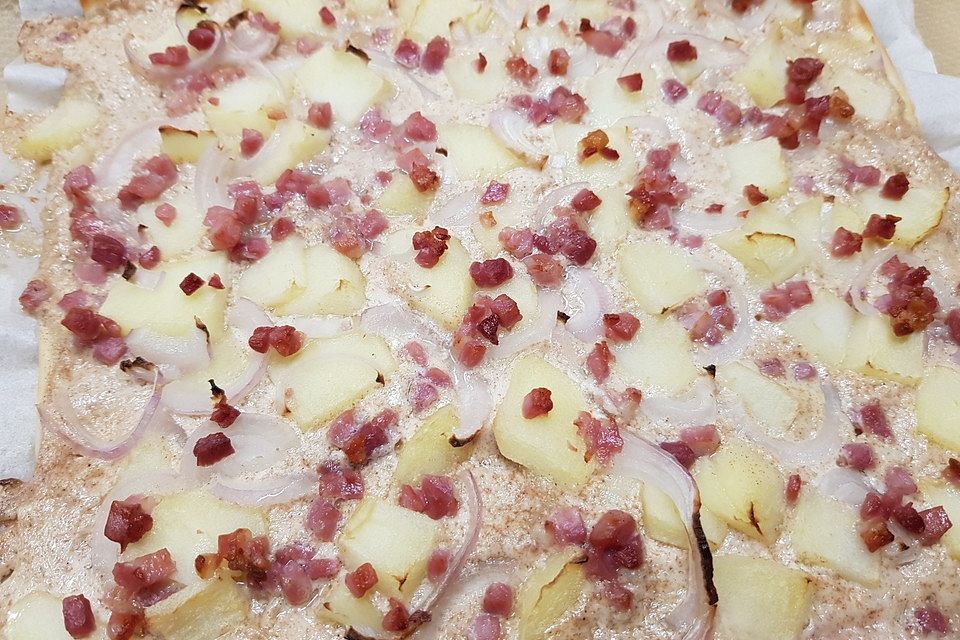 Flammkuchen mit Apfel