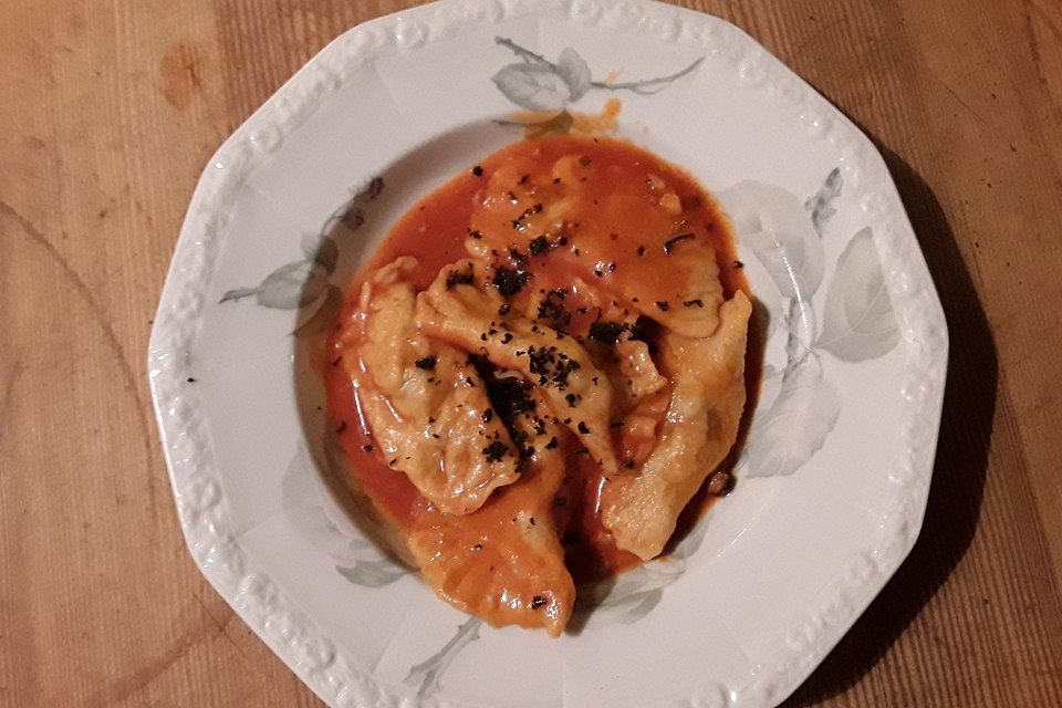 Selbstgemachte Ravioli mit Hackfleischfüllung