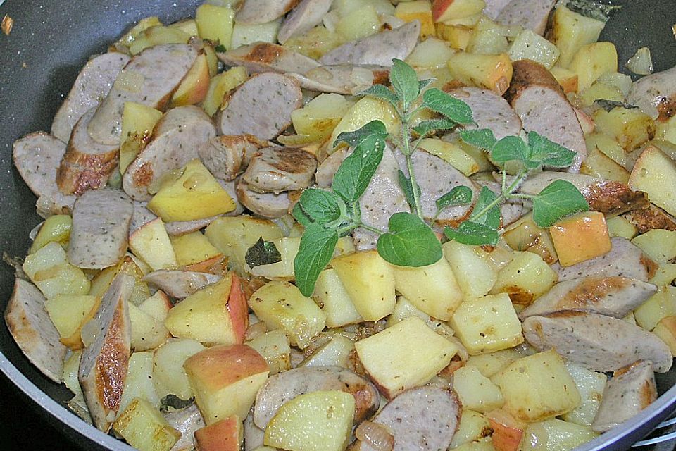 Apfel - Bratwurst - Pfanne