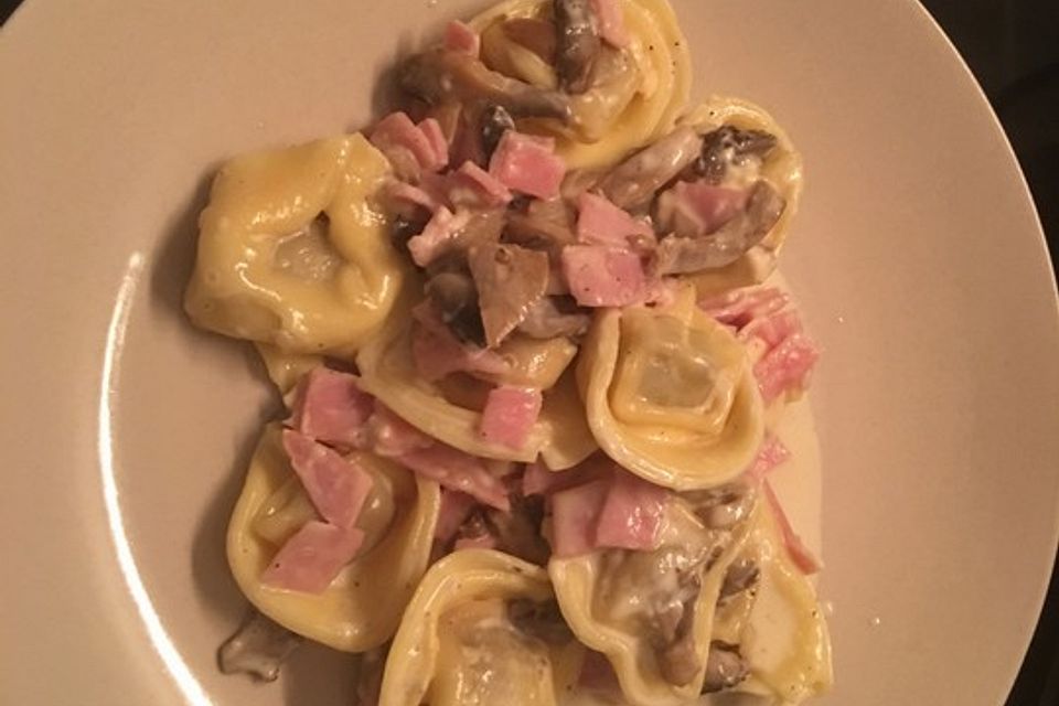 Tortellini in Pilz-Sahnesoße