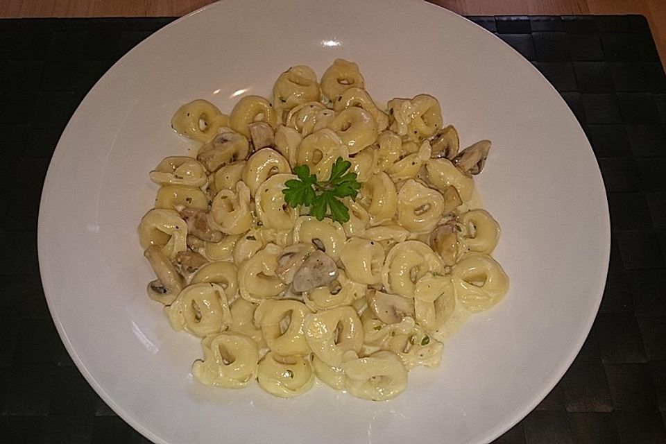 Tortellini in Pilz-Sahnesoße