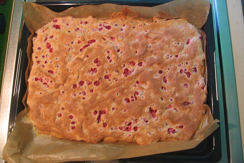 Johannisbeerkuchen mit Nusshaube