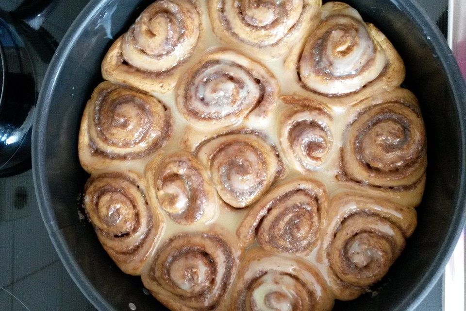 Zimtschnecken mit Sahneguss