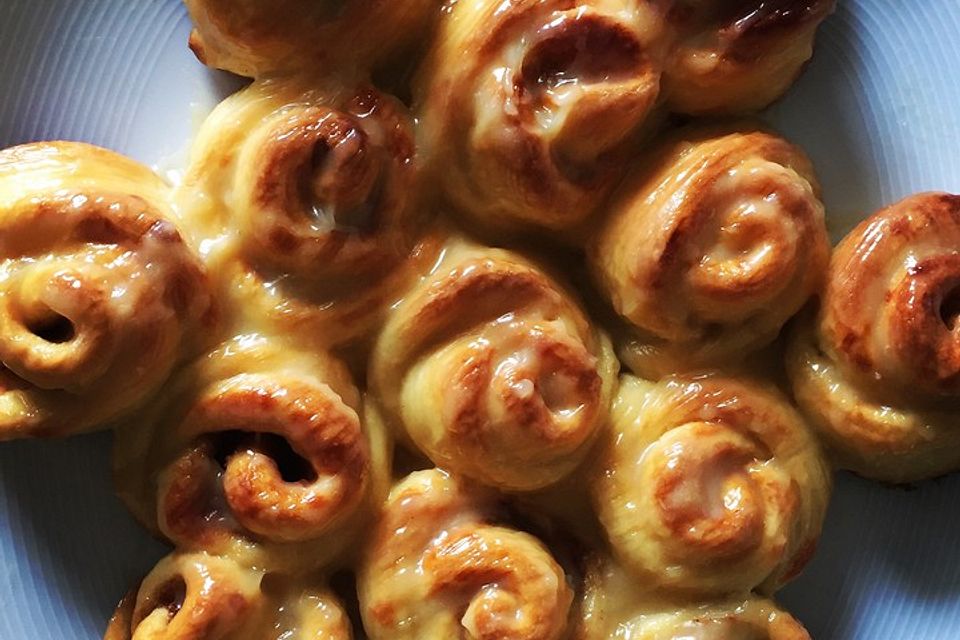 Zimtschnecken mit Sahneguss