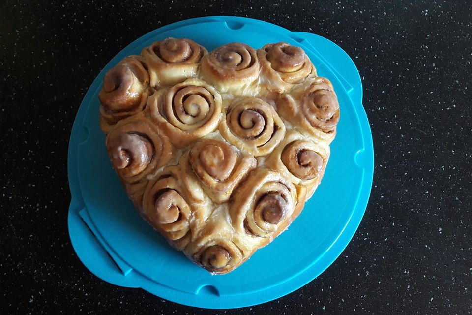 Zimtschnecken mit Sahneguss