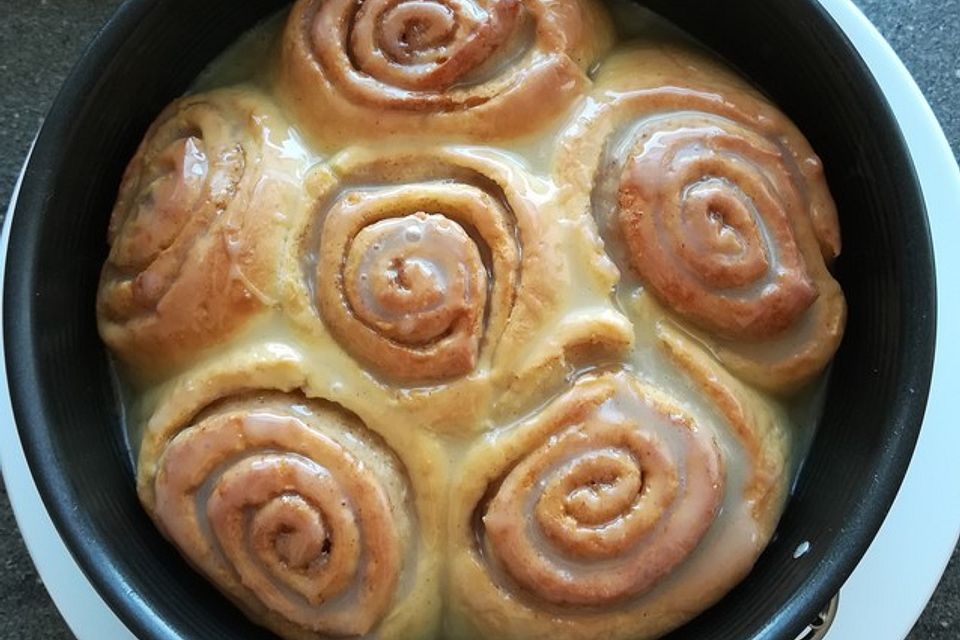 Zimtschnecken mit Sahneguss