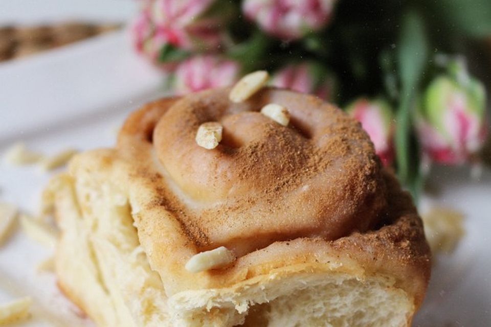 Zimtschnecken mit Sahneguss