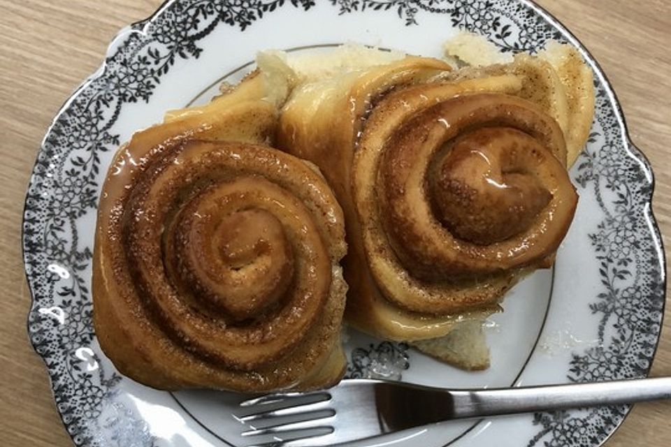 Zimtschnecken mit Sahneguss