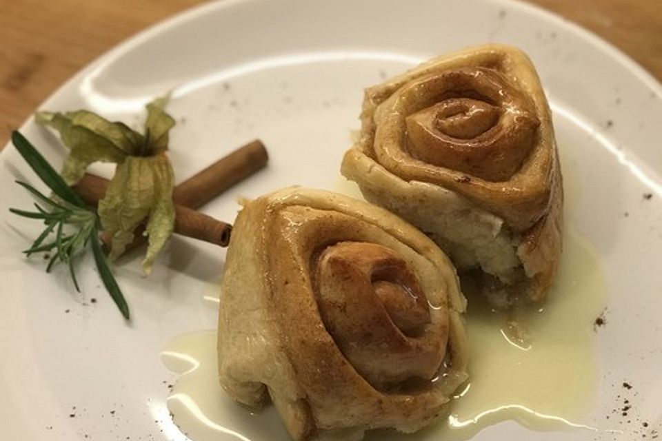 Zimtschnecken mit Sahneguss