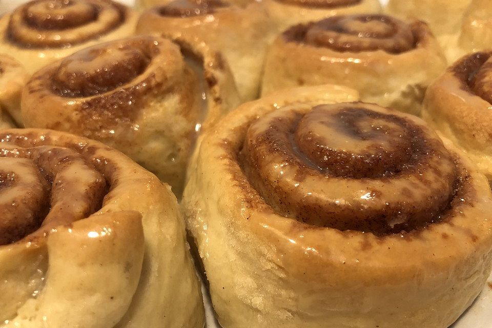 Zimtschnecken mit Sahneguss