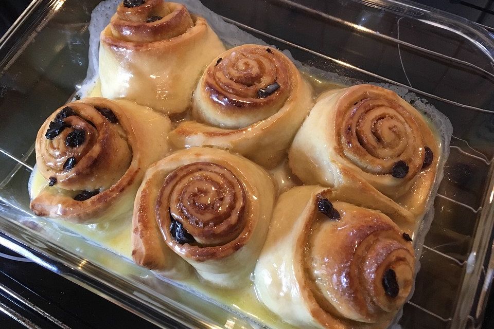 Zimtschnecken mit Sahneguss