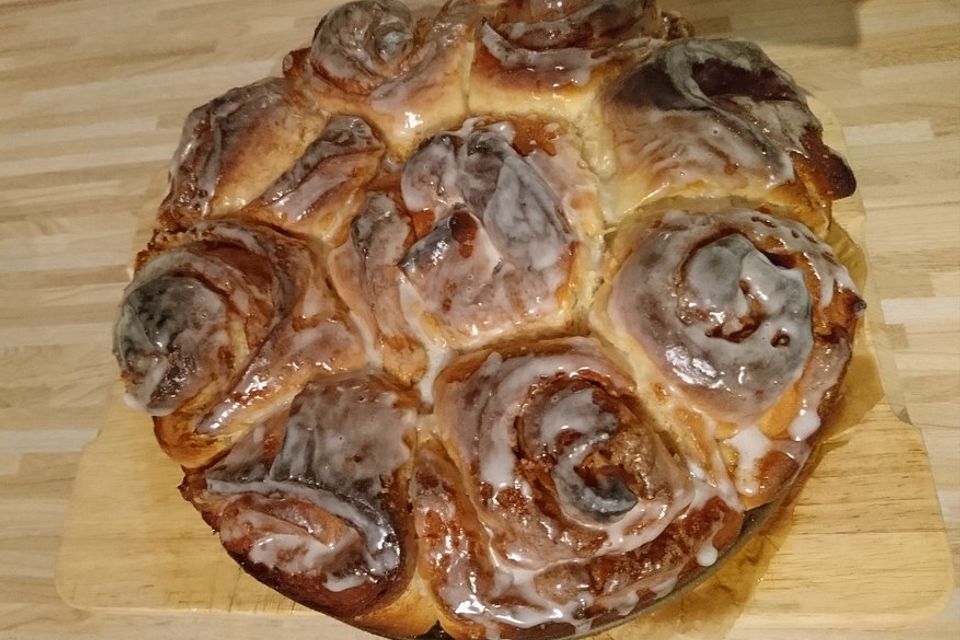 Zimtschnecken mit Sahneguss