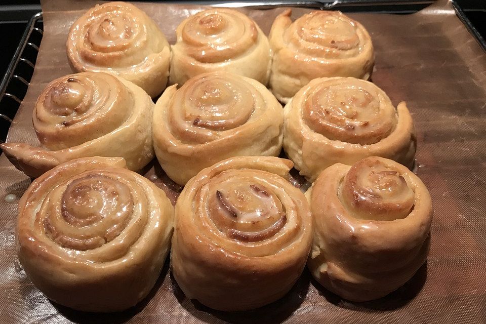 Zimtschnecken mit Sahneguss