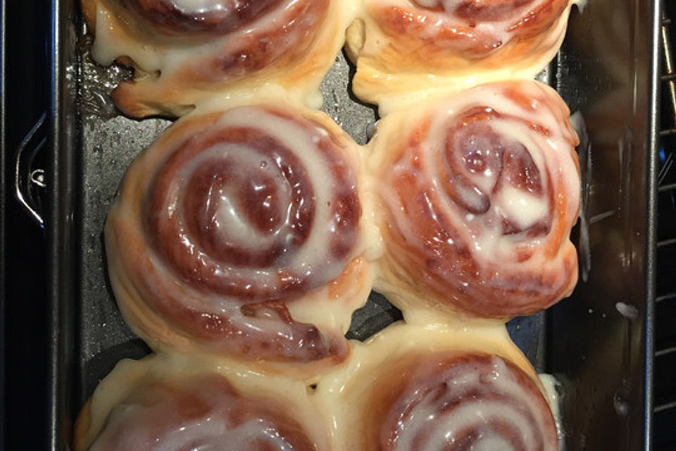 Zimtschnecken mit Sahneguss