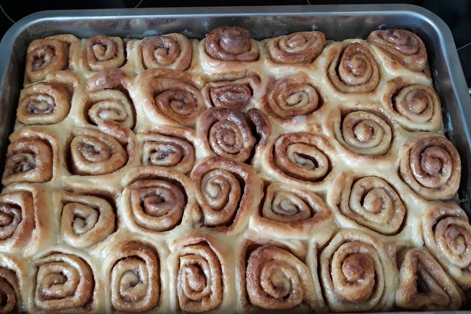 Zimtschnecken mit Sahneguss