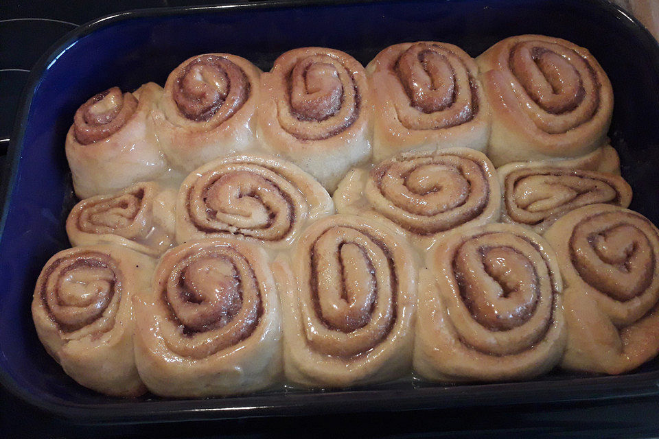 Zimtschnecken mit Sahneguss