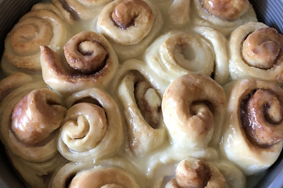 Zimtschnecken mit Sahneguss