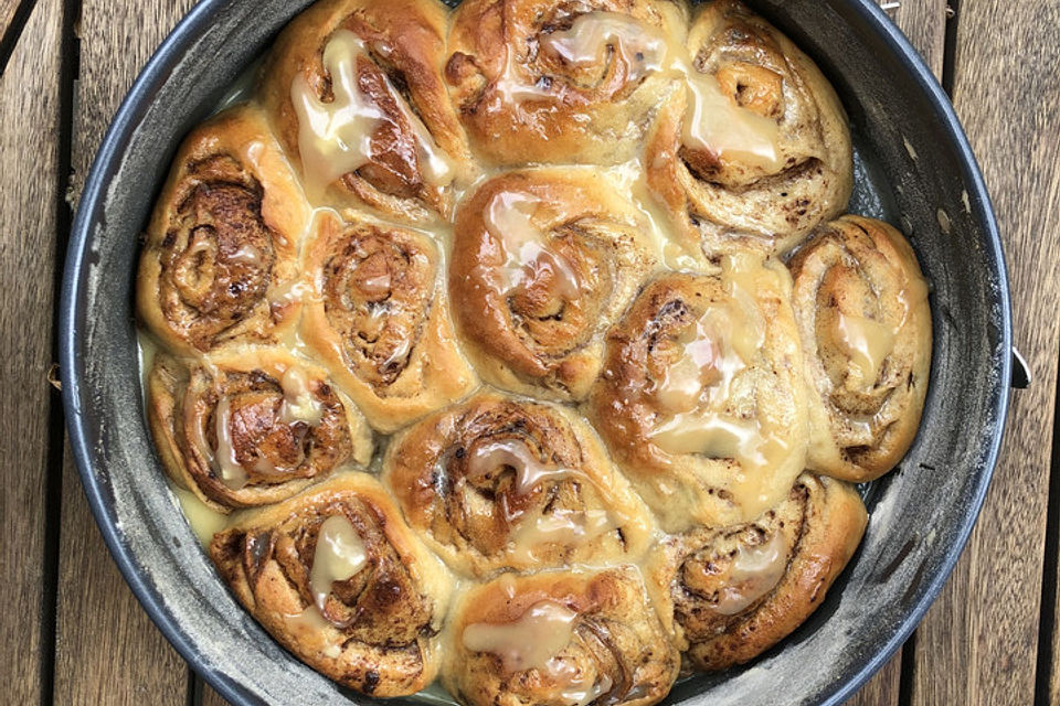 Zimtschnecken mit Sahneguss