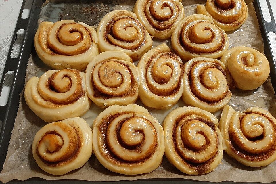 Zimtschnecken mit Sahneguss