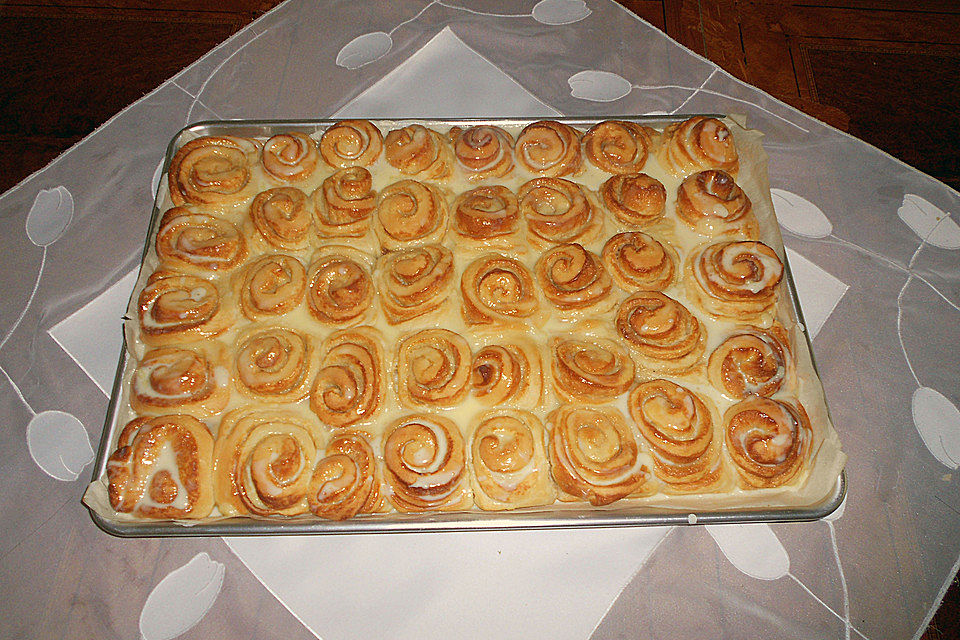 Zimtschnecken mit Sahneguss